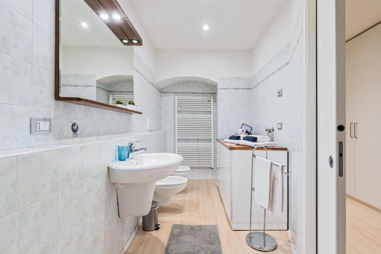 Duomo Flat Apartment เตรนโต ภายนอก รูปภาพ