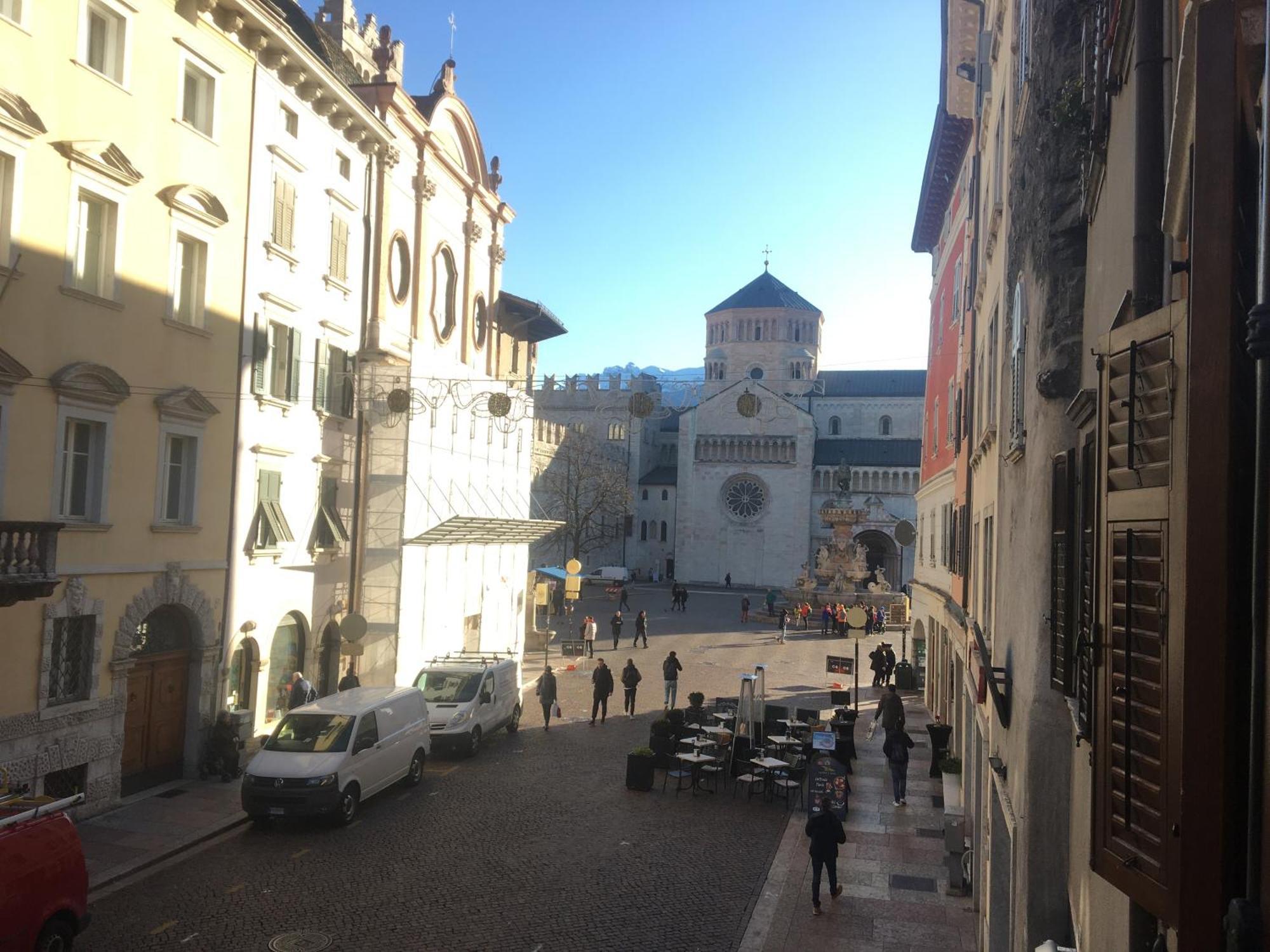 Duomo Flat Apartment เตรนโต ภายนอก รูปภาพ